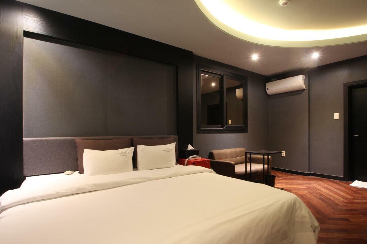 French Code Hotel Changwon Exterior photo